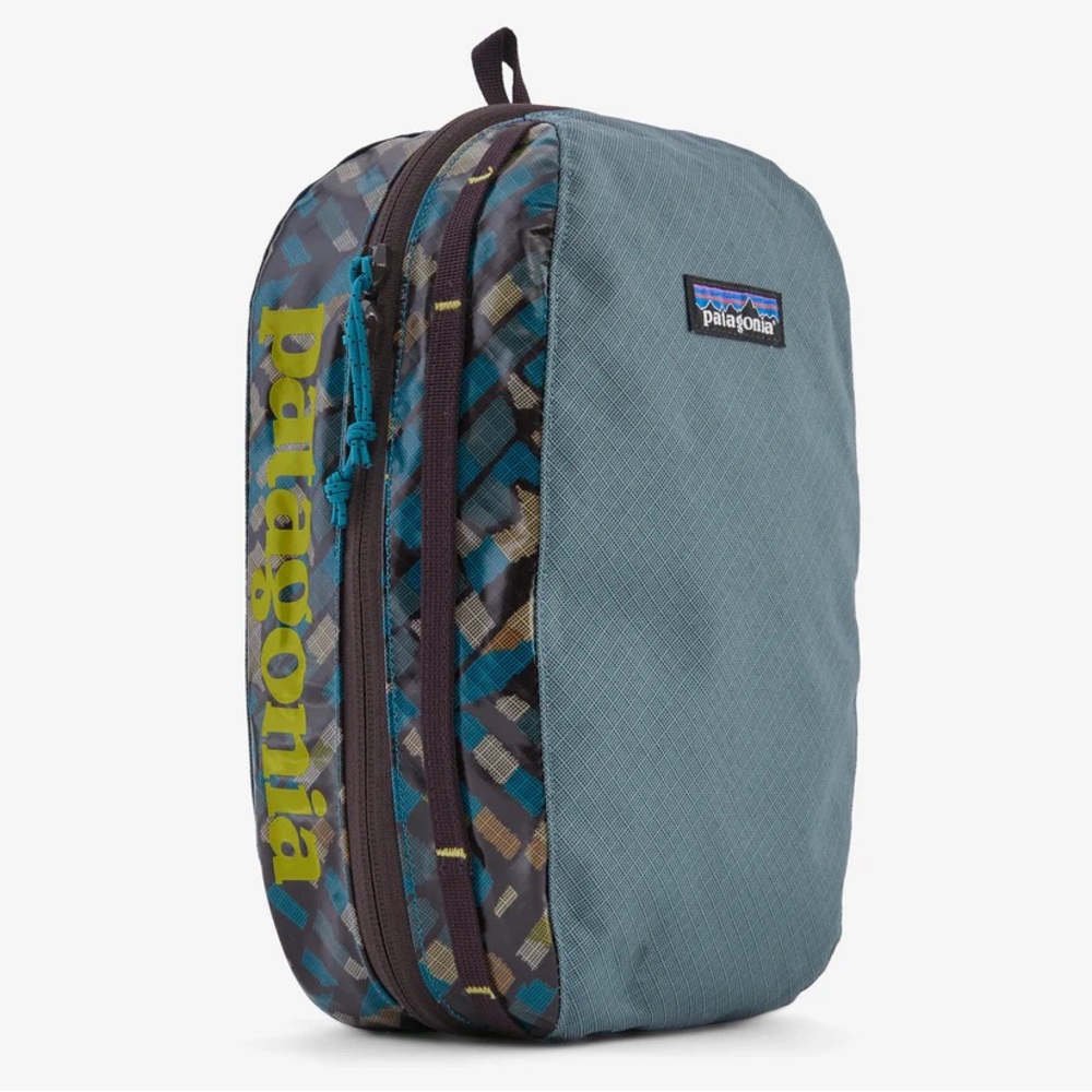 NWT Patagonia Black Hole Cube Medium 6L